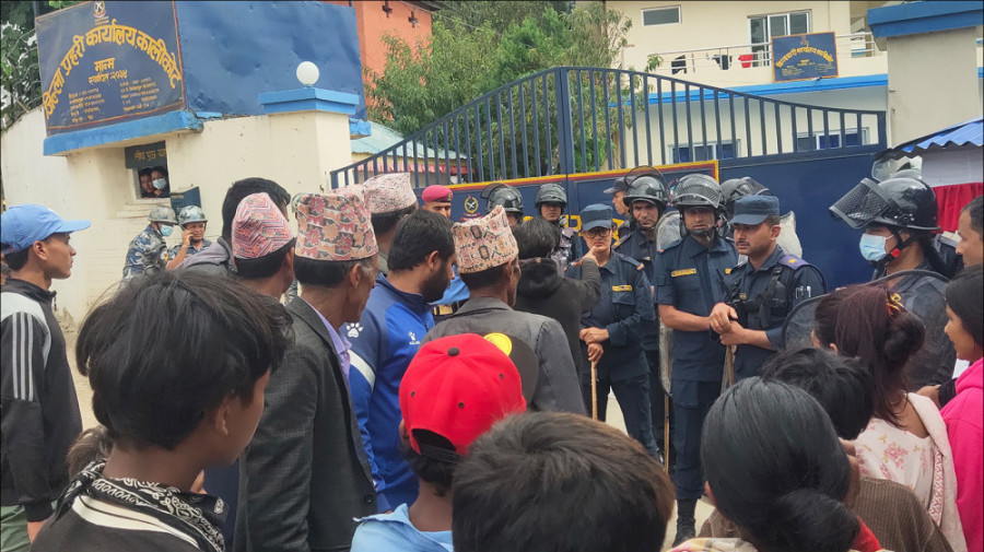 Police arrest 10 people for disorderly conduct