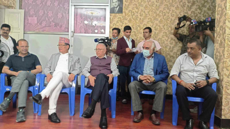 Congress dissidents to Deuba: Mend ways or face consequences