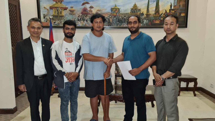 Activist Iih calls off protest after agreement with KMC