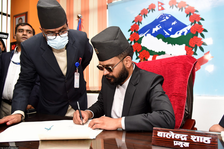 Why is it difficult to meet Mayor Balendra Shah?