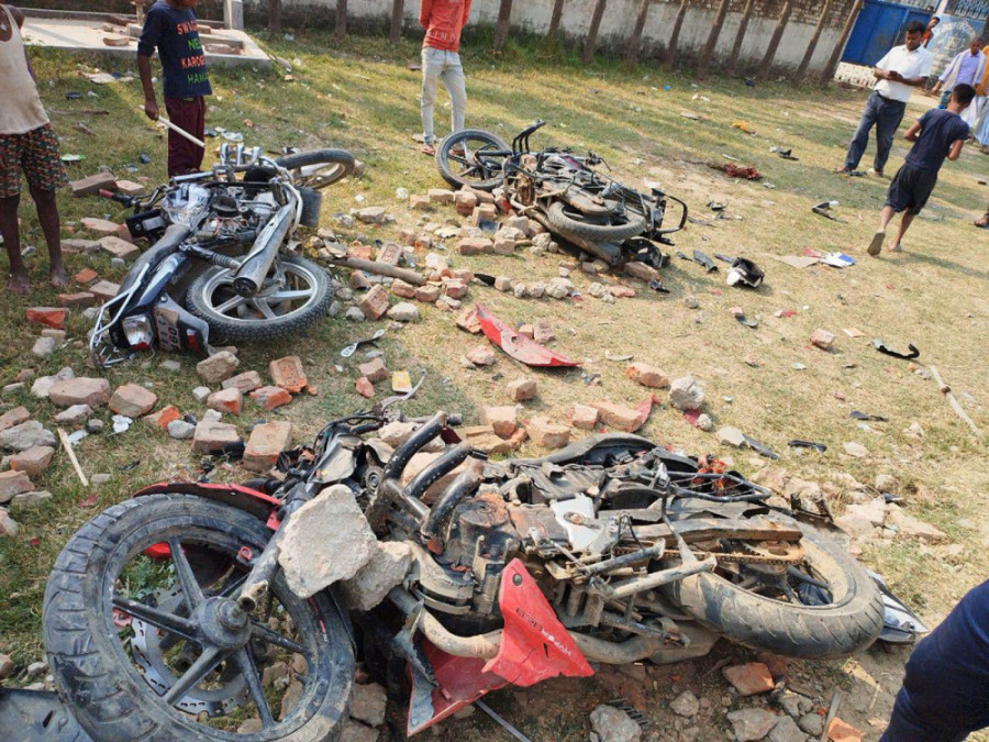 Students, police clash in Bara
