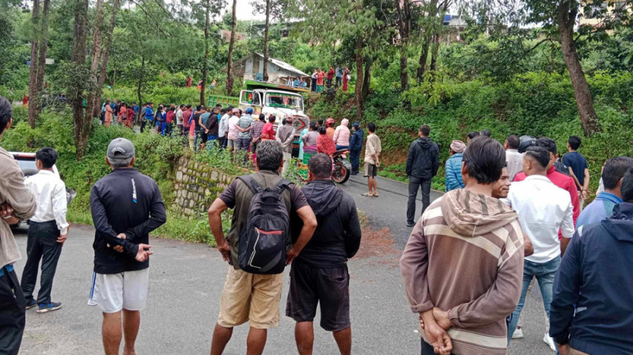 Girl dies in road accident