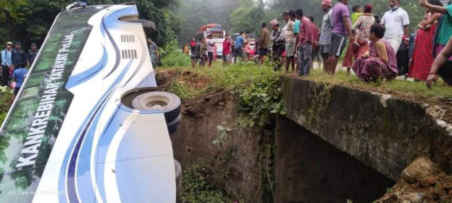 22 injured in Dang bus accident