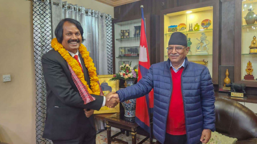 Dahal tries to woo dissatisfied Janamat Party