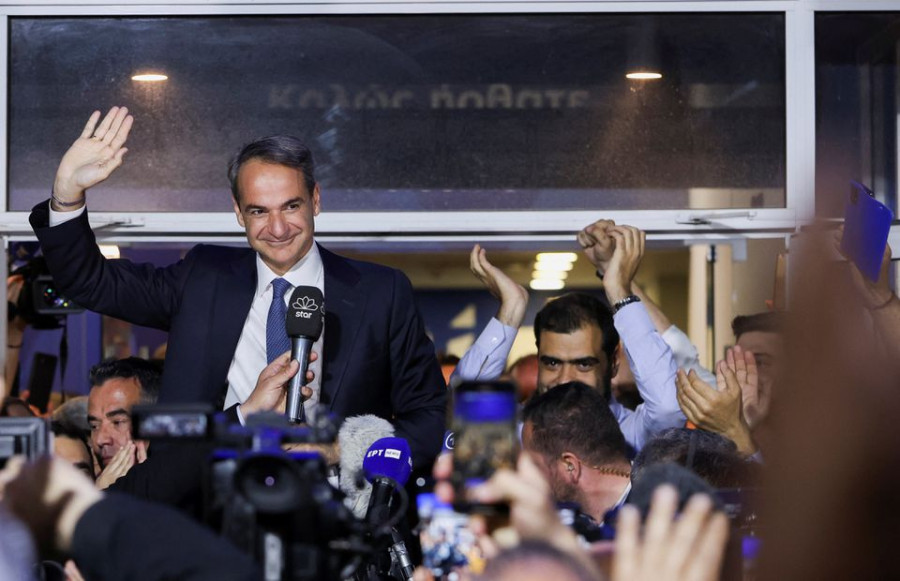Greece’s ruling Conservatives win vote but fall short of majority