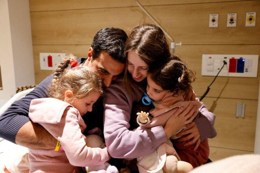 Gaza truce holds as more Israeli hostages, Palestinian prisoners set for release
