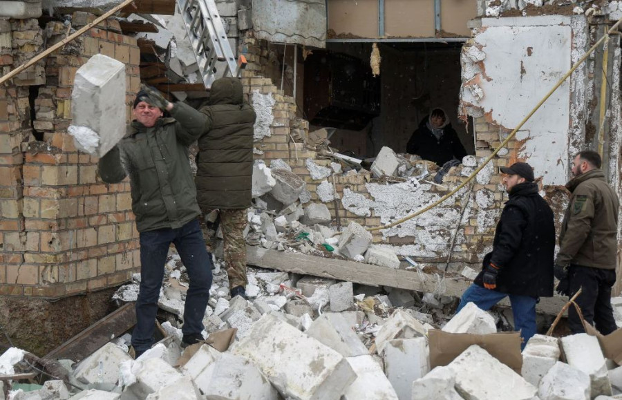 Ukraine comes under Russian missile onslaught after securing tanks from allies