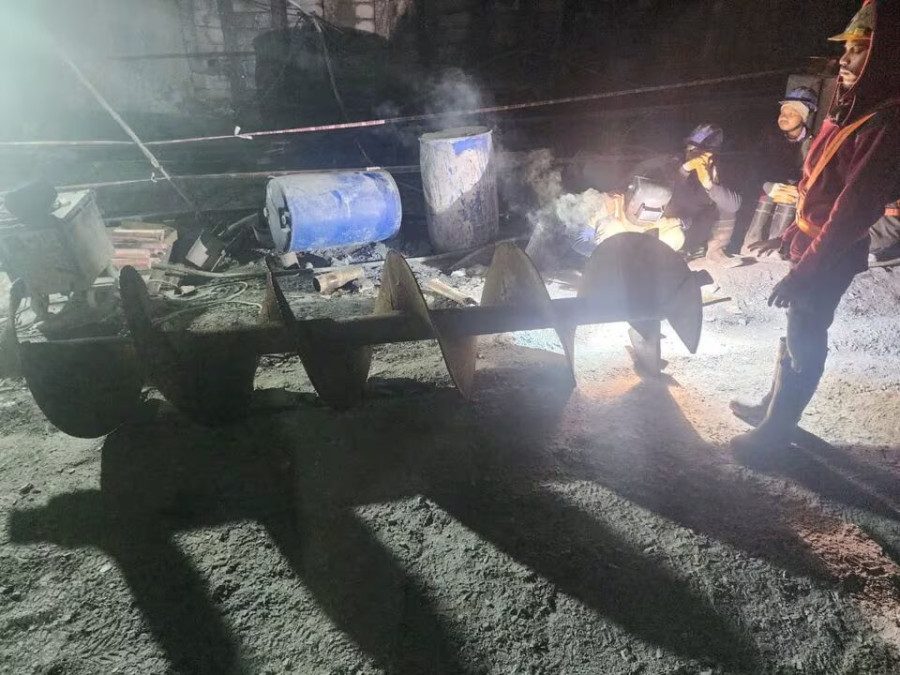 Rescuers drill to reach 40 workers in India tunnel collapse