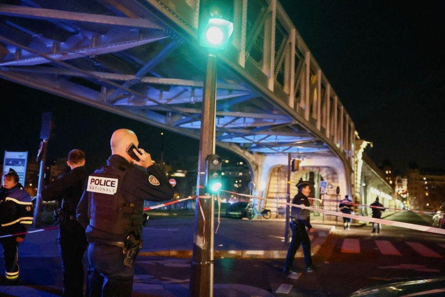 One dead, two injured after man attacks tourists near Paris’ Eiffel Tower