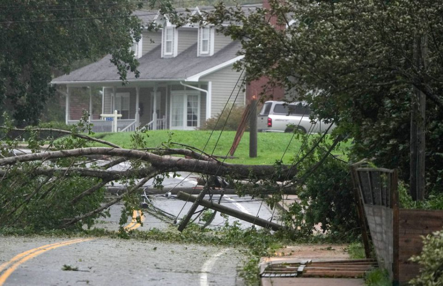 Storm Lee makes landfall in Canada, downing trees and knocking out power