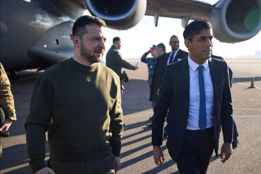 Zelenskiy, in London, wins pledge to train pilots on NATO planes