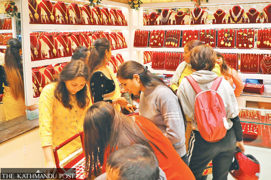 Customers shy away as gold price soars