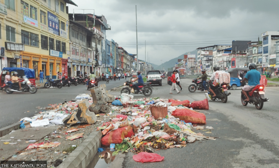 Bharatpur streets are overflowing with garbage