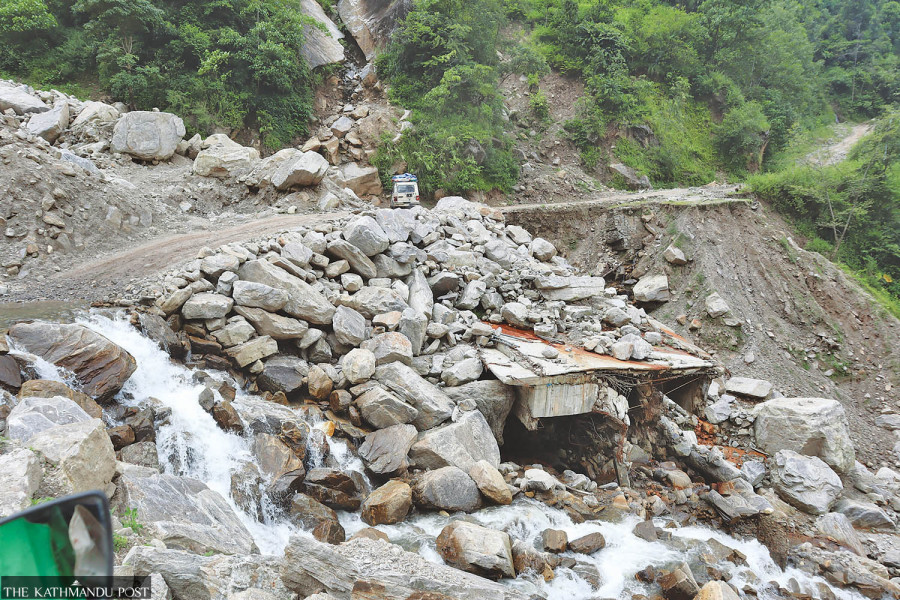 Panchthar’s Chiwabhanjyang-Darimba road crumbling due to contractor’s neglect