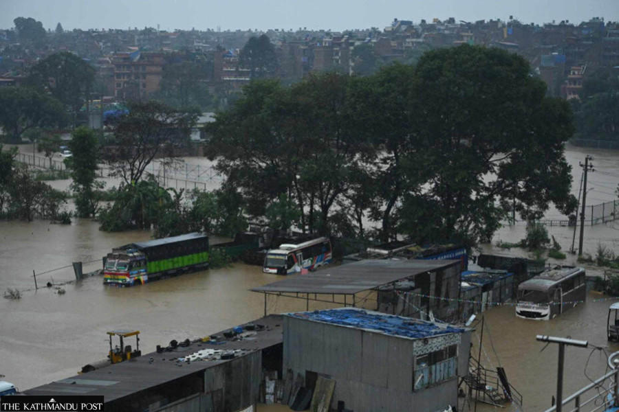 World leaders pledge help after Nepal flood tragedy