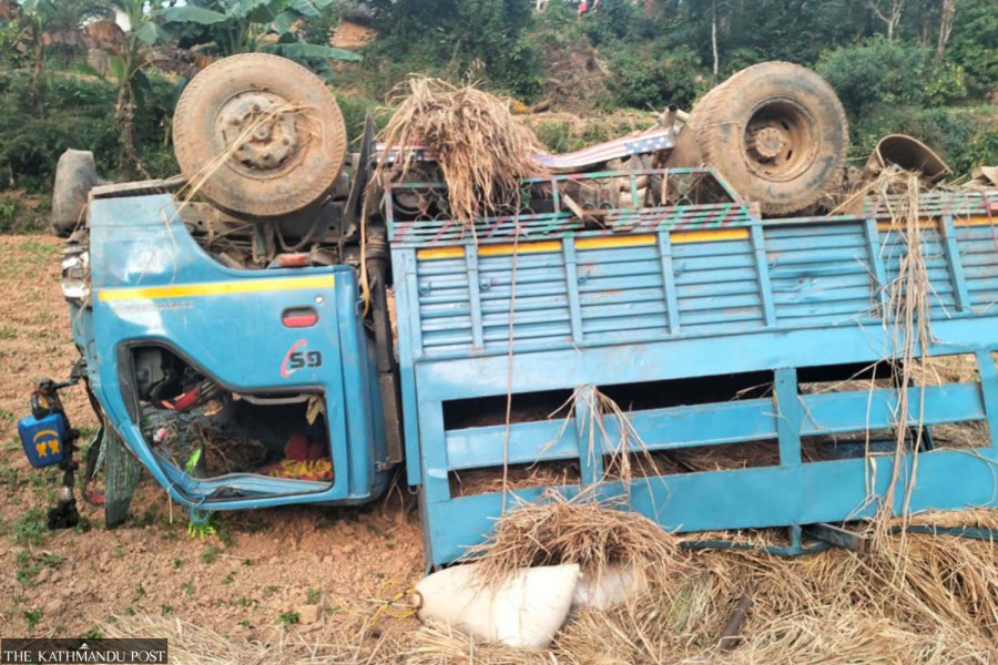 3 killed, 9 hurt in truck accident