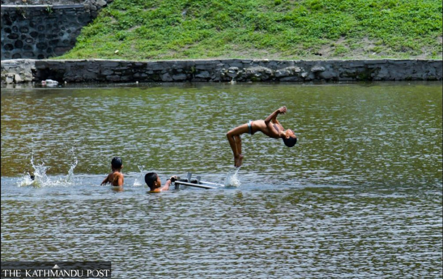 Valley sizzles as temperature persists over 30 degrees