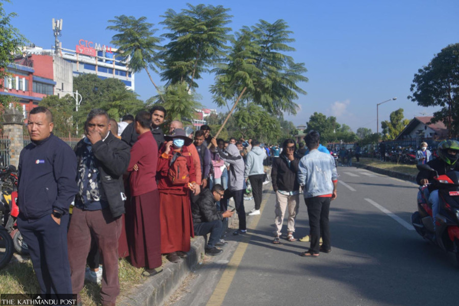 Fans queue early for SAFF Championship final tickets
