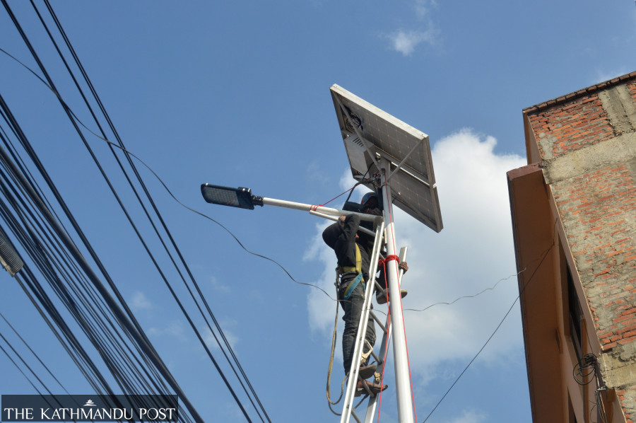 Solar street lights being replaced with traditional ones