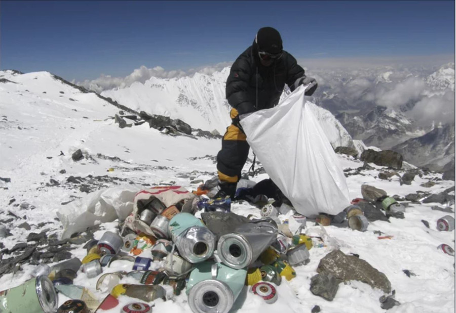 Everest: A high-altitude garbage dump