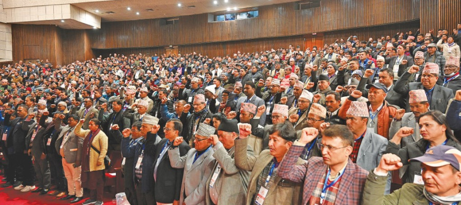 Dahal offers lip service of leadership transfer at Maoist Centre statute convention