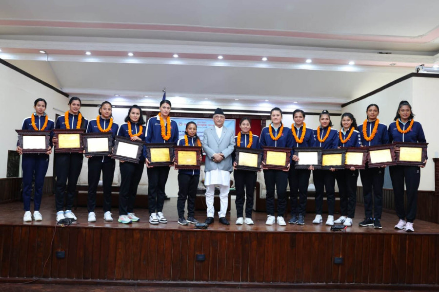 Prime Minister Oli hands over cash prize to women’s volleyball team