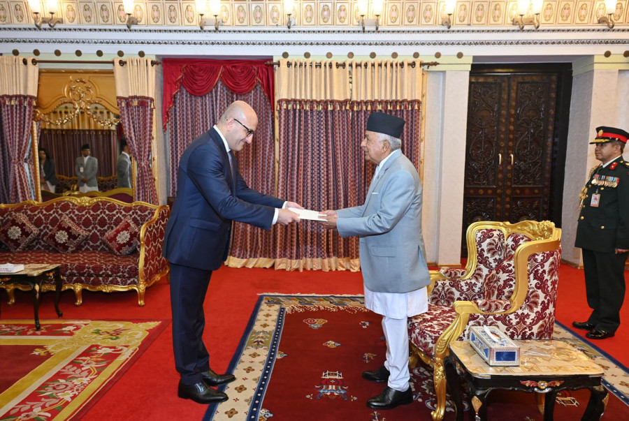 Azerbaijan’s non-resident ambassador Huseynli presents credentials