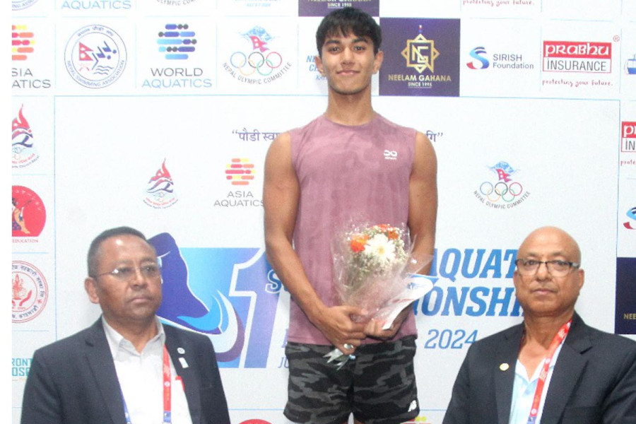 Tamraker sets national record in swimming