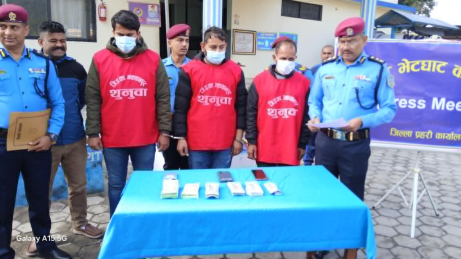 Three Indian nationals arrested with unaccounted foreign cash