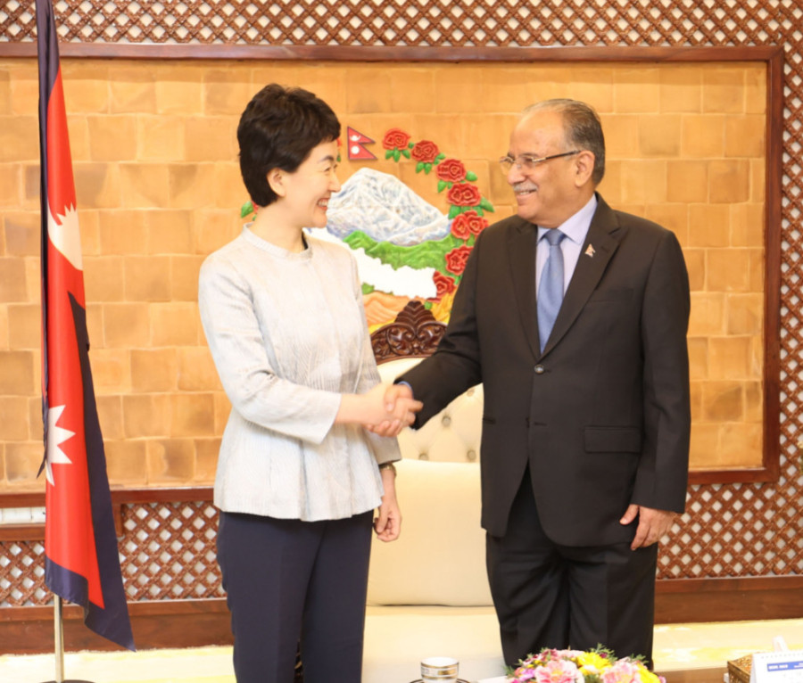 Chinese delegation calls on Dahal, Oli