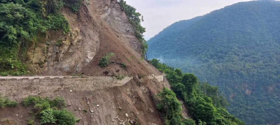 Landslide blocks Kaligandaki Corridor