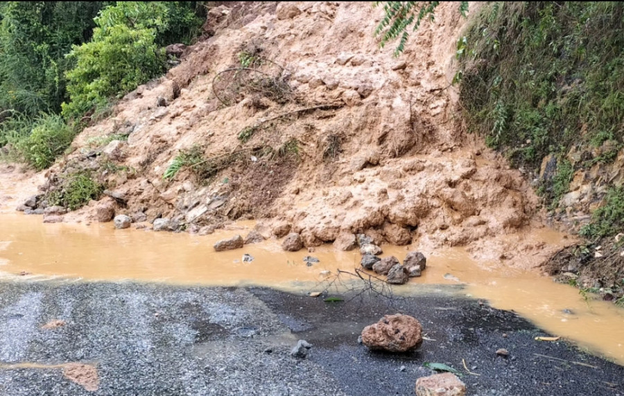 Landslide blocks Patan-Pancheshwar road in Baitadi