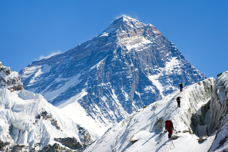 Mongolian dies on Everest in season’s first fatality. His compatriot still missing