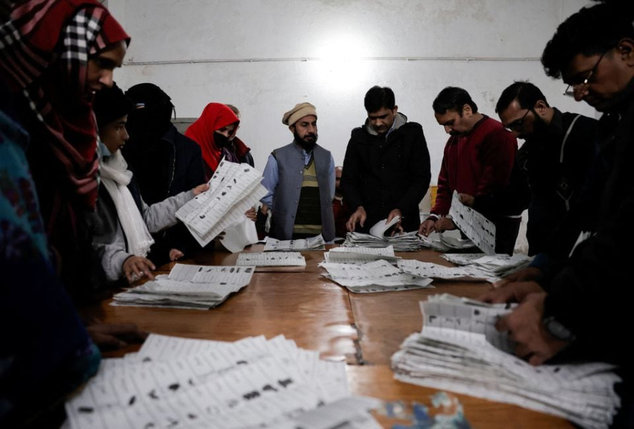 Pakistan’s Khan-backed independents lead in final poll count