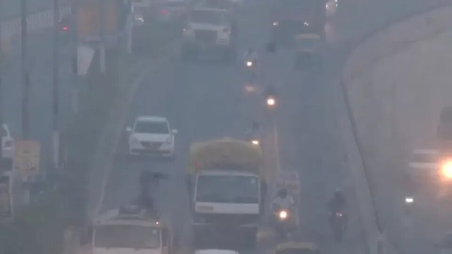 Delhi’s worsening air quality prompts officials to ban construction, demolition