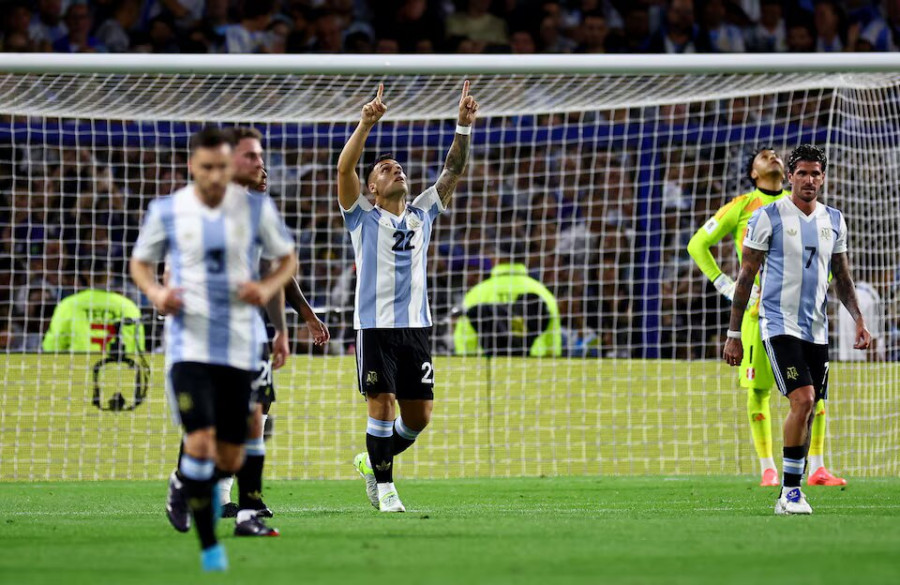 Superb Martinez strike gives Argentina 1-0 home win over Peru