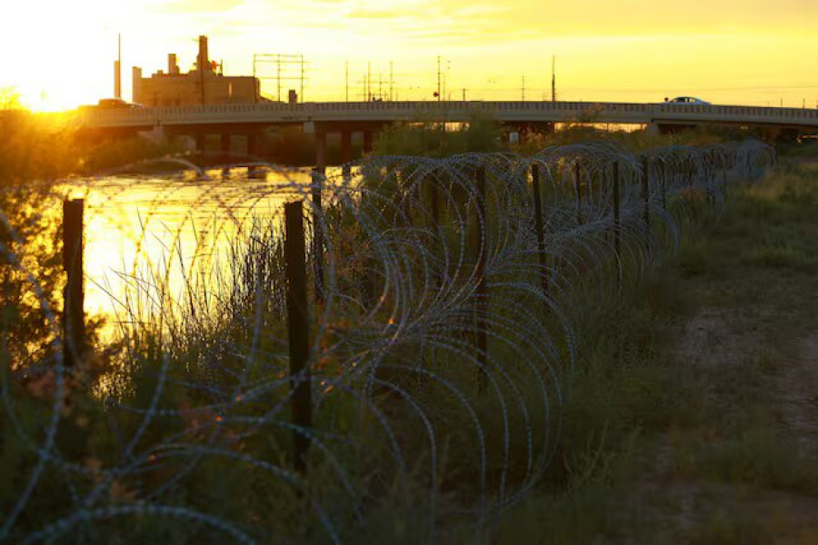 Six migrants die after Mexican soldiers fire on pick-up truck