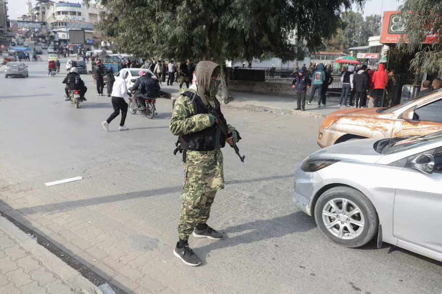 Syrian rebel assault widens as Assad races to defend Homs, Damascus