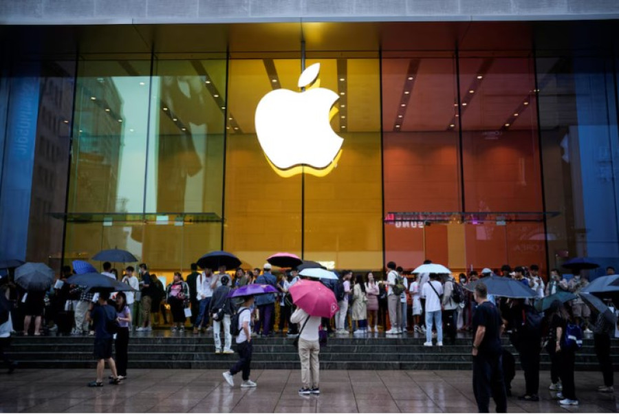 Apple accused of monopolising smartphone markets in US antitrust lawsuit