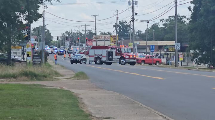 Three people killed, 10 wounded in Arkansas supermarket shooting