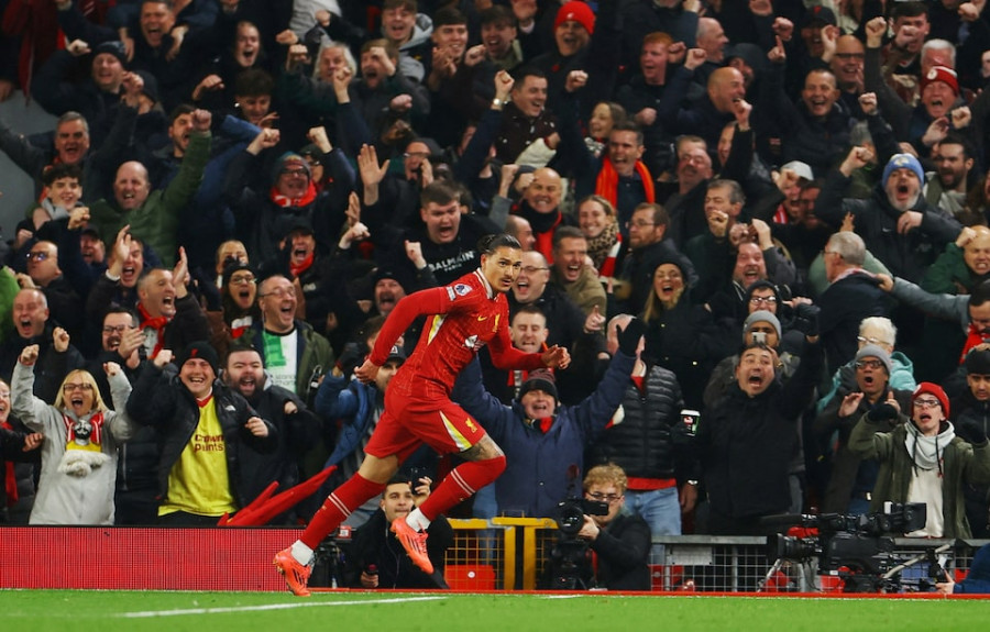 Liverpool go five points clear as Man City lose again