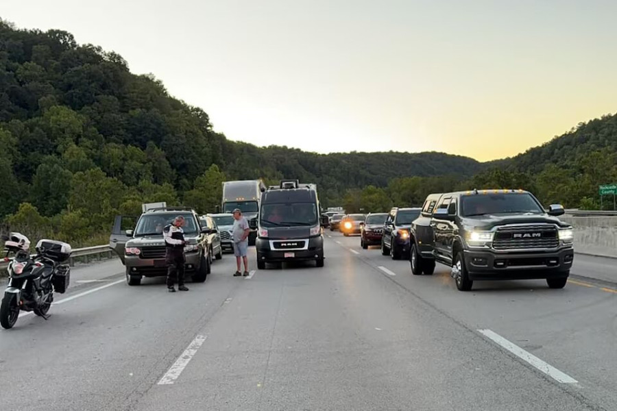 Kentucky shooter at large after wounding at least seven along the highway