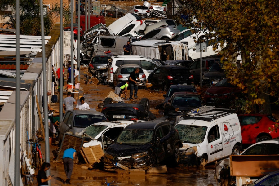 Spain flood death toll hits 205 as Valencia opens temporary morgue