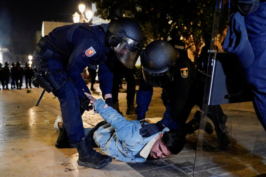 Thousands protest over handling of Spanish flood disaster
