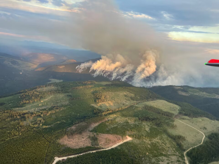 Canadian wildfire reaches Jasper, firefighters battle to protect oil pipeline
