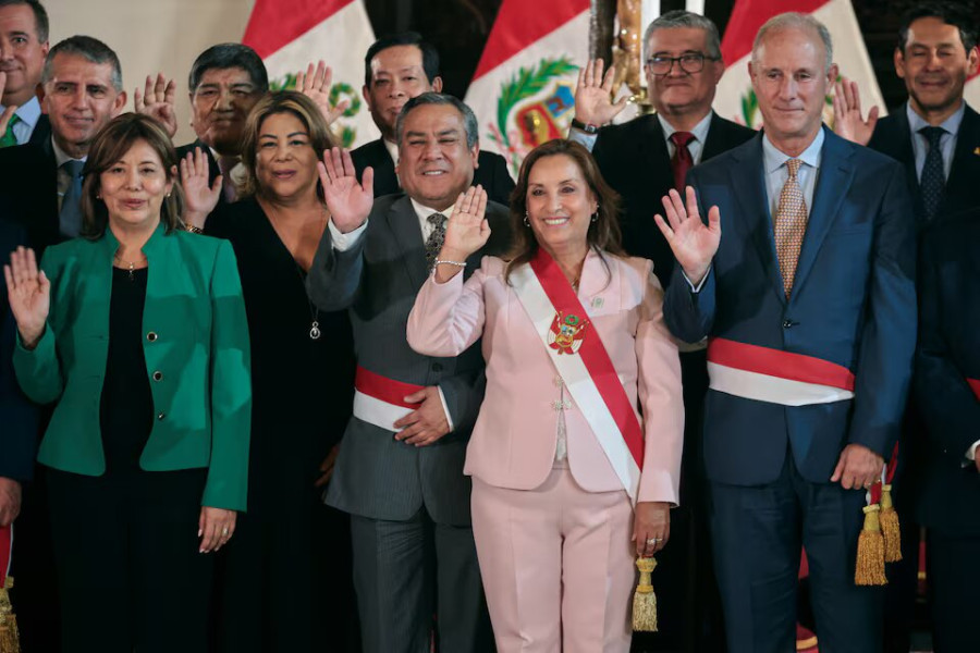 After police raid home of Peru’s president, six ministers replaced