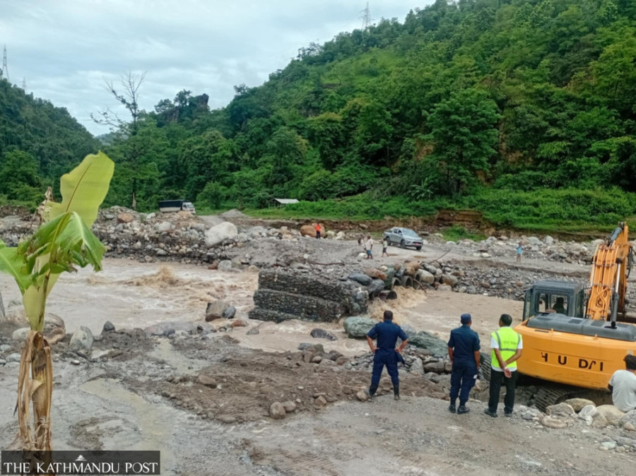 Floods block two roads in Panchthar