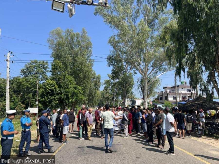 Families of injured passengers block BP Highway over lack of treatment