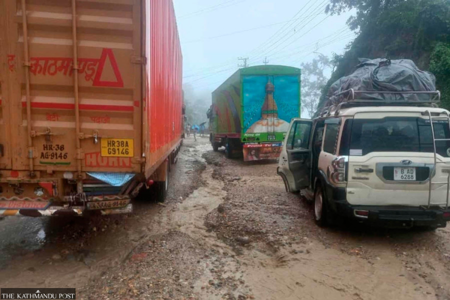 Traffic snarls at Daunne trap thousands for hours