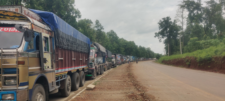 Daunne stretch of Butwal-Narayanghat road becomes a mud trap again